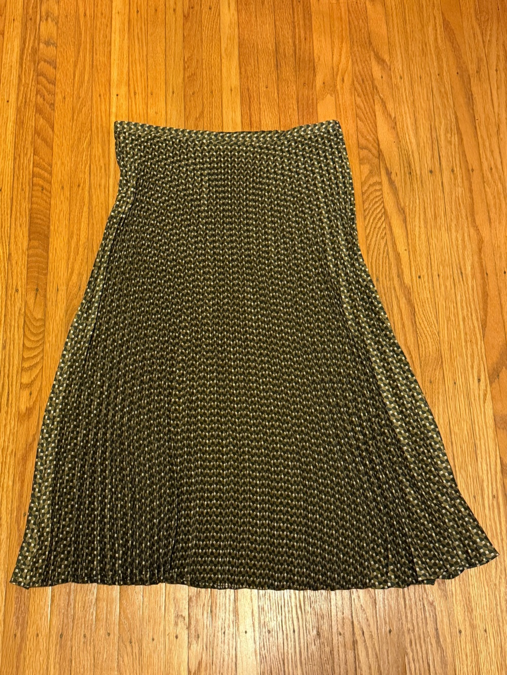 Banana Republic Factory Pleated Woven Chevron Midi Skirt in Olive/Black Size 14 - Picture 3 of 6